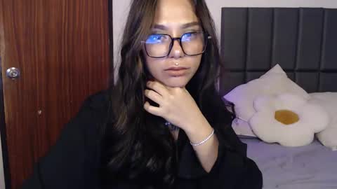 Snapshot of sweet_kittykatya chatting on 10.23.25 sweet_kittykatya online show from 10.23.25