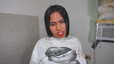 Snapshot of sweet_kyline69 chatting on 10.29.25 sweet_kyline69 online show from 10.29.25