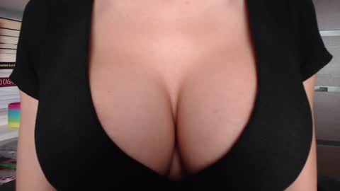 Jen online show from 11.03.25