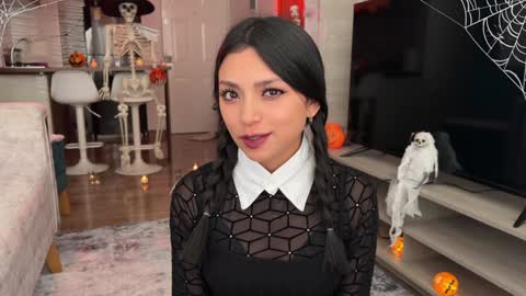 Snapshot of sweet_littleee chatting on 10.30.25 free private online show from 10.30.25