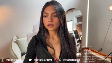 Snapshot of sweet_littleee chatting on 04.27.26 free private online show from 04.27.26