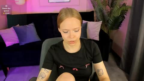 Snapshot of sweet_lucile chatting on 05.23.26 Lucy online show from 05.23.26