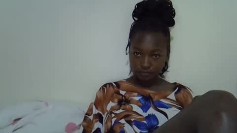 Snapshot of sweet_lunaz chatting on 10.18.25 sweet_lunaz online show from 10.18.25