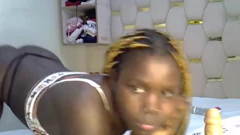 sweet_melodiyy online show from 04.10.26