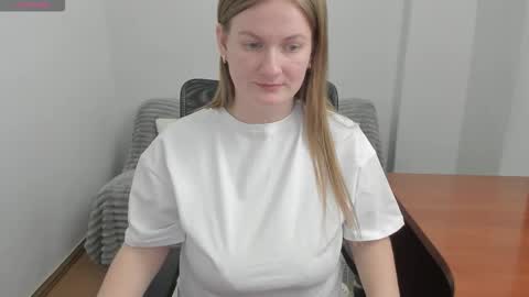 Snapshot of sweet_melody_of_ur_heart chatting on 02.04.26 Mila online show from 02.04.26