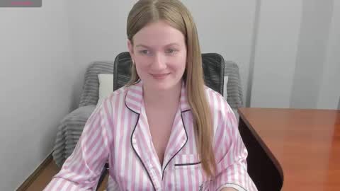 Snapshot of sweet_melody_of_ur_heart chatting on 02.11.26 Mila online show from 02.11.26