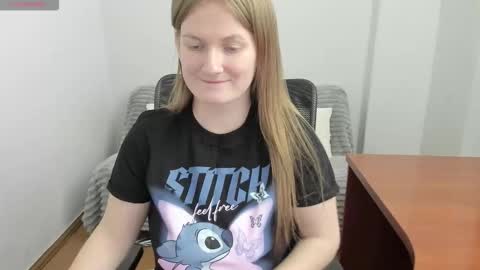 Snapshot of sweet_melody_of_ur_heart chatting on 02.16.26 Mila online show from 02.16.26