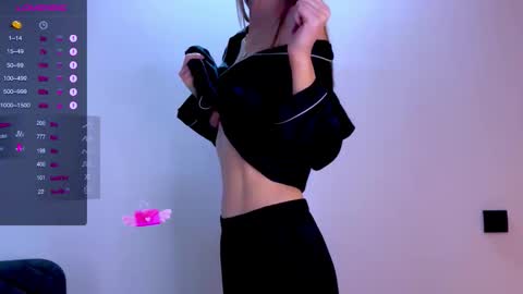 Mia online show from 11.26.25