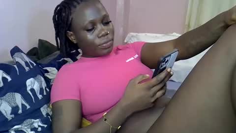 Snapshot of sweet_monalisa93 chatting on 10.13.25 Lisa online show from 10.13.25