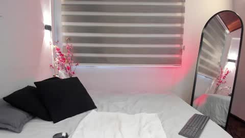 Snapshot of sweet_obsession__ chatting on 09.18.25 Sweet Obsession online show from 09.18.25