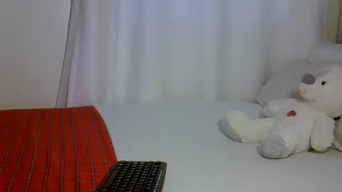Snapshot of sweet_pookiie chatting on 10.21.25 Ari online show from 10.21.25