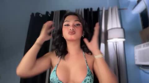 Snapshot of sweet_scarllet12 chatting on 05.18.26 SCARLLET online show from 05.18.26