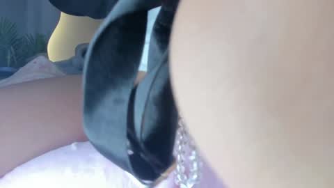 Snapshot of sweet_skiinny chatting on 10.21.25 Adeline online show from 10.21.25