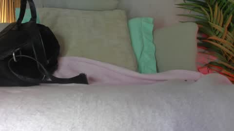 Snapshot of sweet_skiinny chatting on 10.28.25 Adeline online show from 10.28.25