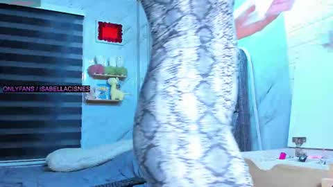 Snapshot of sweet_tits2 chatting on 10.15.25 Isabella online show from 10.15.25