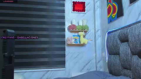 Snapshot of sweet_tits2 chatting on 11.17.25 Isabella online show from 11.17.25