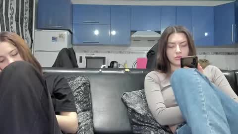 Snapshot of sweet_violetti chatting on 02.09.25 sweet_violetti online show from 02.09.25