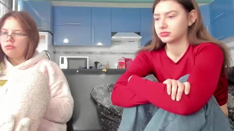 Snapshot of sweet_violetti chatting on 02.12.25 sweet_violetti online show from 02.12.25
