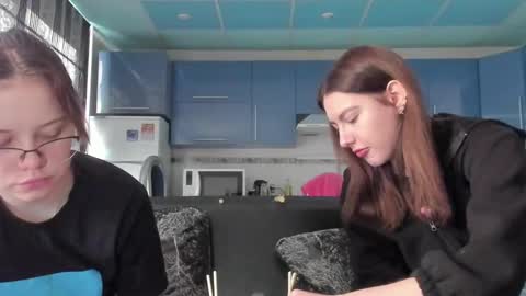 Snapshot of sweet_violetti chatting on 02.13.25 sweet_violetti online show from 02.13.25