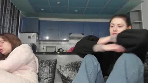 Snapshot of sweet_violetti chatting on 02.19.25 sweet_violetti online show from 02.19.25