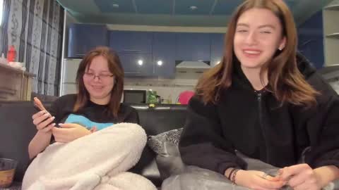 Snapshot of sweet_violetti chatting on 02.20.25 sweet_violetti online show from 02.20.25