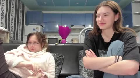 Snapshot of sweet_violetti chatting on 02.28.25 sweet_violetti online show from 02.28.25