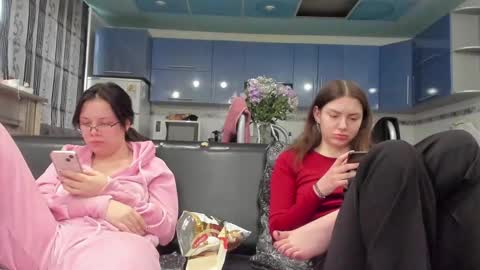 Snapshot of sweet_violetti chatting on 03.11.25 sweet_violetti online show from 03.11.25