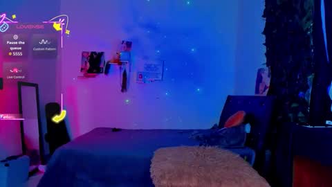 Steven independent model online show from 10.14.25