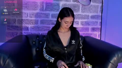 Snapshot of sweet_woman1 chatting on 05.18.26 Sexy Arianna online show from 05.18.26