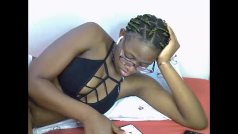 Snapshot of sweet_zarah chatting on 05.19.26 sweet_zarah online show from 05.19.26