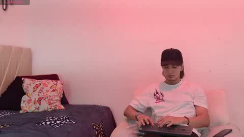 Snapshot of sweetauracouple chatting on 05.24.26 sweetauracouple online show from 05.24.26