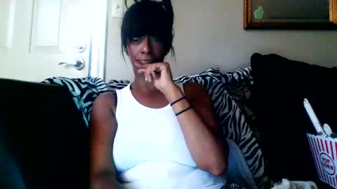 Snapshot of sweetaztea chatting on 10.15.25 sweetaztee online show from 10.15.25