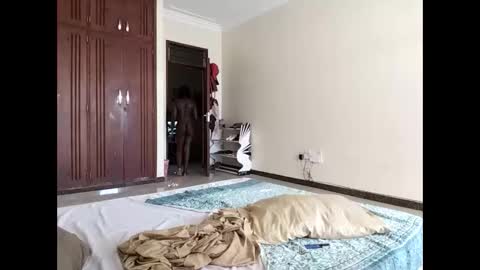 Lunargirl online show from 10.18.25