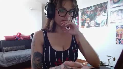 Snapshot of sweetbella_444 chatting on 09.23.25 Bella online show from 09.23.25