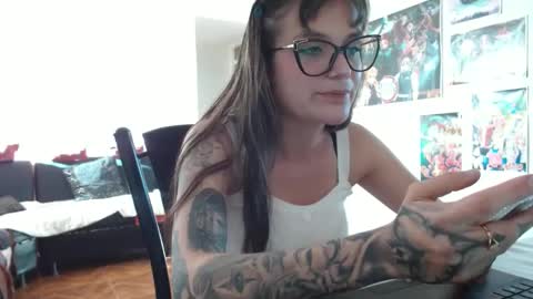 Snapshot of sweetbella_444 chatting on 10.01.25 Bella online show from 10.01.25