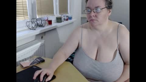 Sweetboobs85h online show from 02.12.25