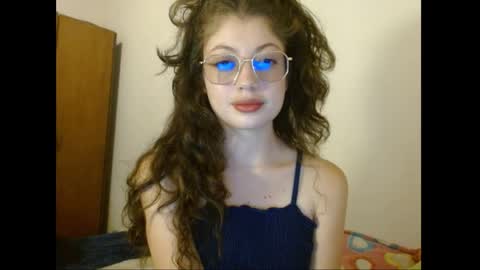 Snapshot of sweetcalm_ chatting on 05.17.26 sweetcalm_ online show from 05.17.26