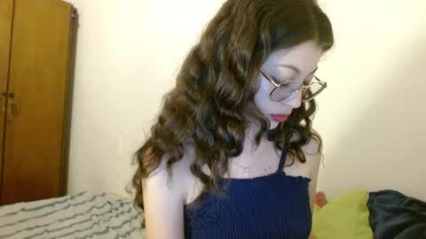 Snapshot of sweetcalm_ chatting on 05.27.26 sweetcalm_ online show from 05.27.26