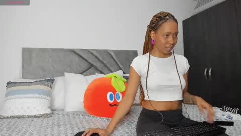 Snapshot of sweetcocoaa chatting on 10.29.25 Tell me Salome online show from 10.29.25