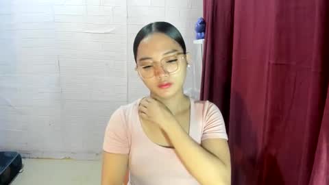 Snapshot of sweetcummer27 chatting on 10.12.25 SOPHIA online show from 10.12.25