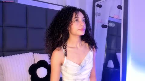 Snapshot of sweetcurly1 chatting on 09.25.25 M I A online show from 09.25.25