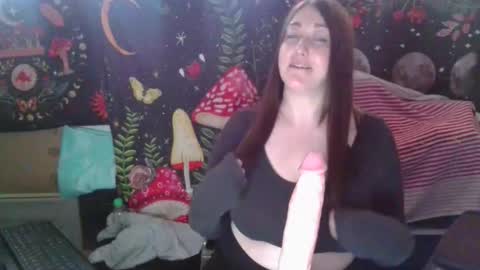 Snapshot of sweetcurvyblue chatting on 10.14.25 SweetCurvyBlue online show from 10.14.25