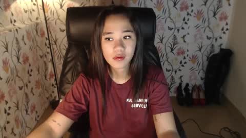 Snapshot of sweetdannica chatting on 12.19.24 Danni online show from 12.19.24