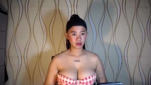 Snapshot of sweetdannica chatting on 05.27.26 Danni online show from 05.27.26