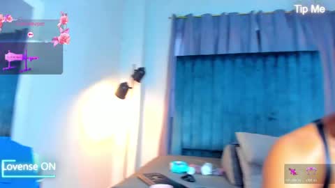 Snapshot of sweetebony_69 chatting on 05.27.26 Mia online show from 05.27.26