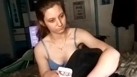 Snapshot of sweetfreedom2004 chatting on 10.05.25 sweetfreedom2004 online show from 10.05.25