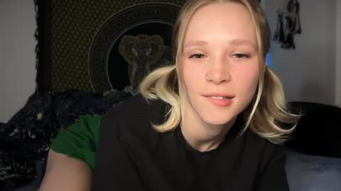 Snapshot of sweetgracee chatting on 02.04.25 sweetgracee online show from 02.04.25