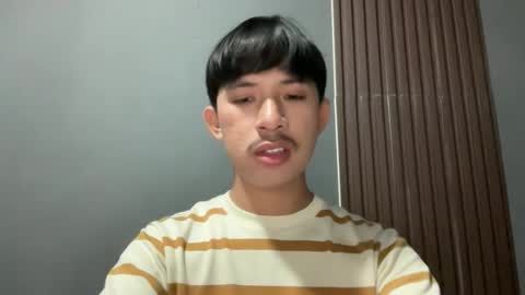 Snapshot of sweetguy102103 chatting on 02.06.26 khrayan online show from 02.06.26