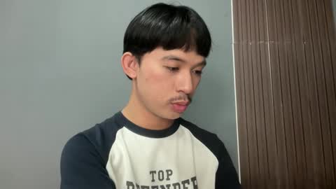 Snapshot of sweetguy102103 chatting on 02.13.26 khrayan online show from 02.13.26