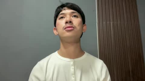 Snapshot of sweetguy102103 chatting on 02.14.26 khrayan online show from 02.14.26